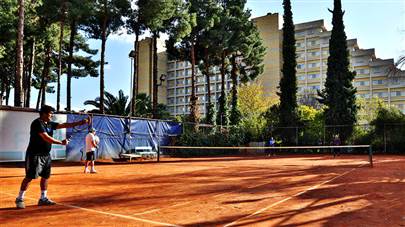 زمین تنیس هتل هما شیراز زمین تنیس هتل هما شیراز